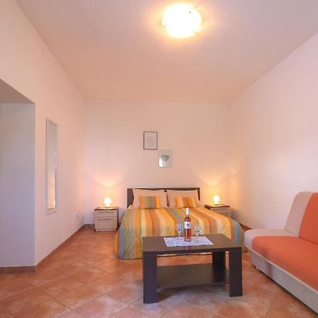 Apartmani Nina Rovigno Esterno foto