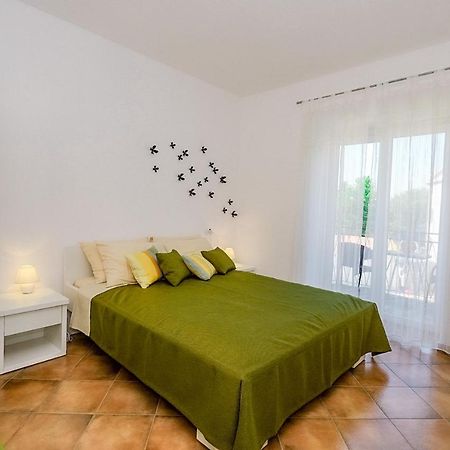 Apartmani Nina Rovigno Esterno foto
