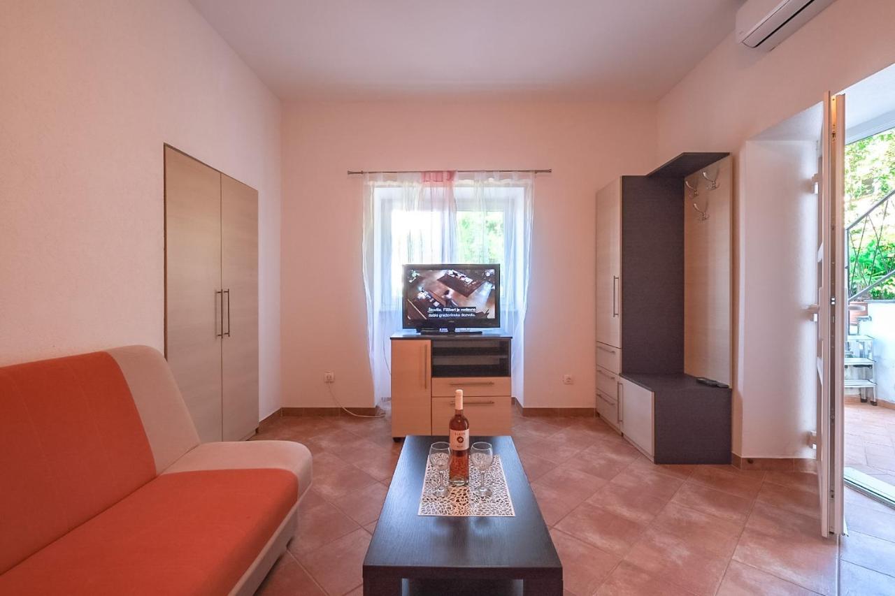 Apartmani Nina Rovigno Esterno foto