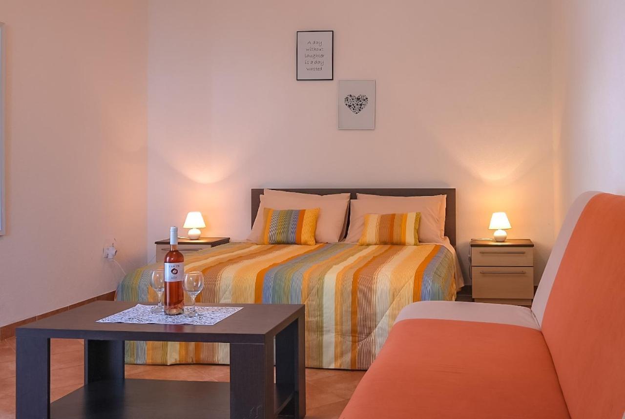 Apartmani Nina Rovigno Esterno foto