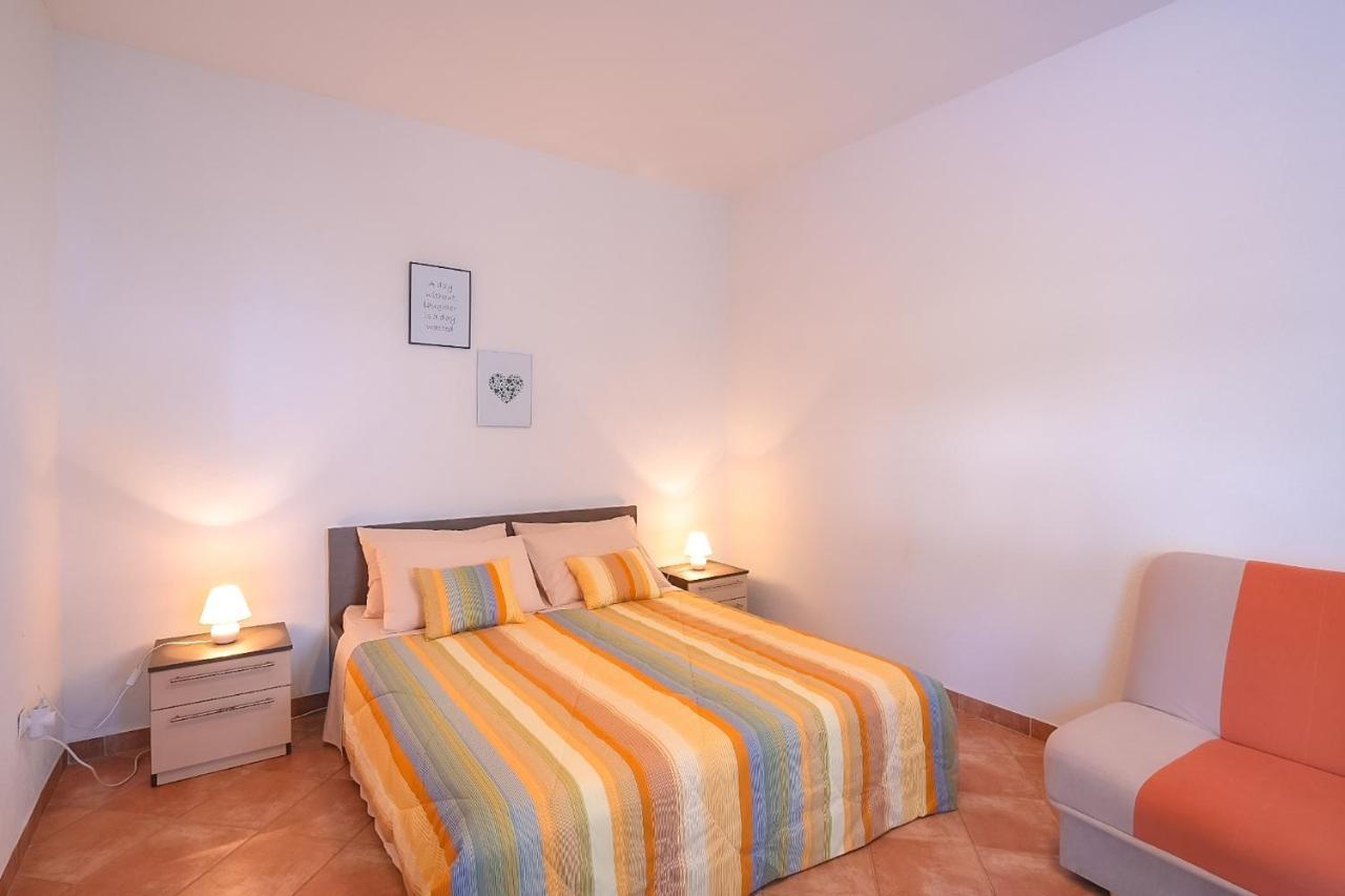 Apartmani Nina Rovigno Esterno foto