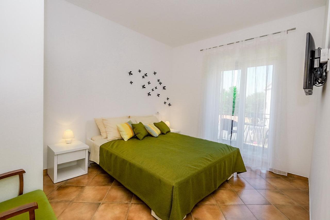 Apartmani Nina Rovigno Esterno foto