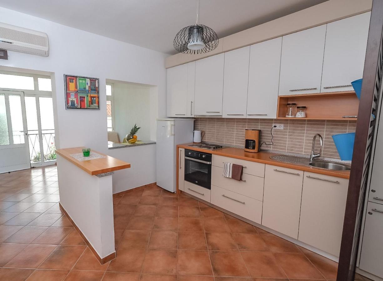 Apartmani Nina Rovigno Esterno foto