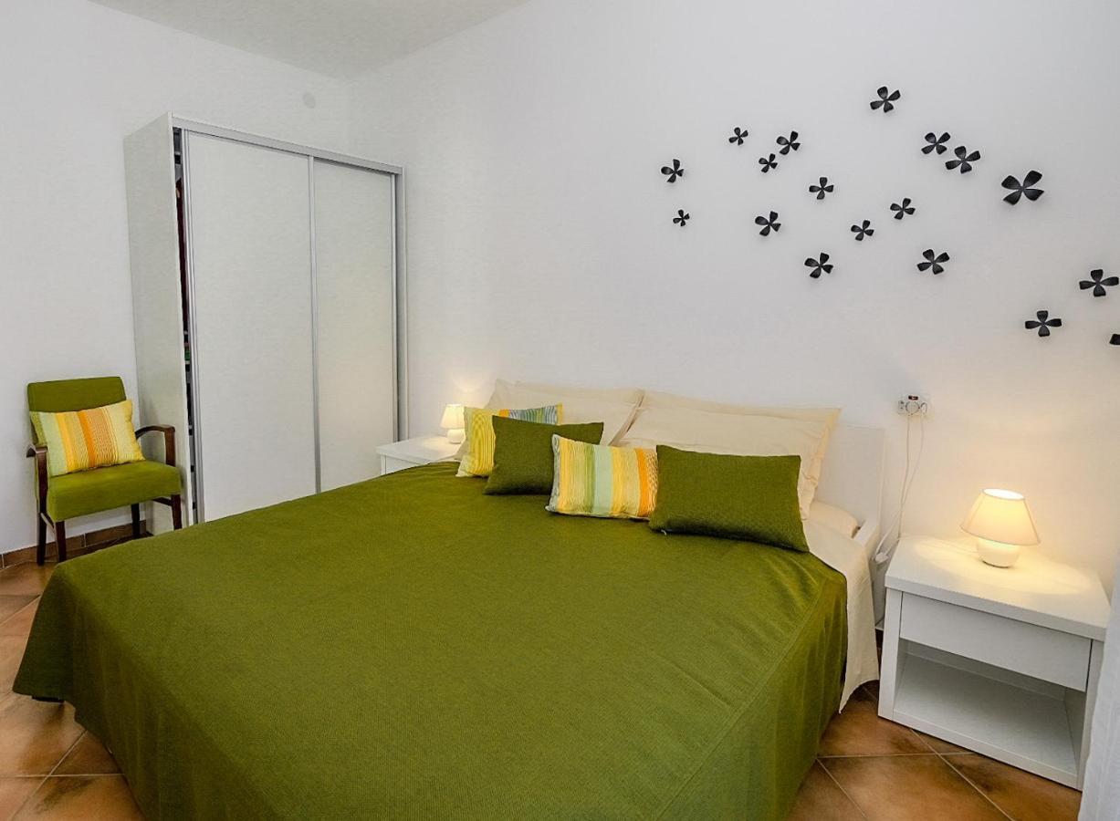 Apartmani Nina Rovigno Esterno foto