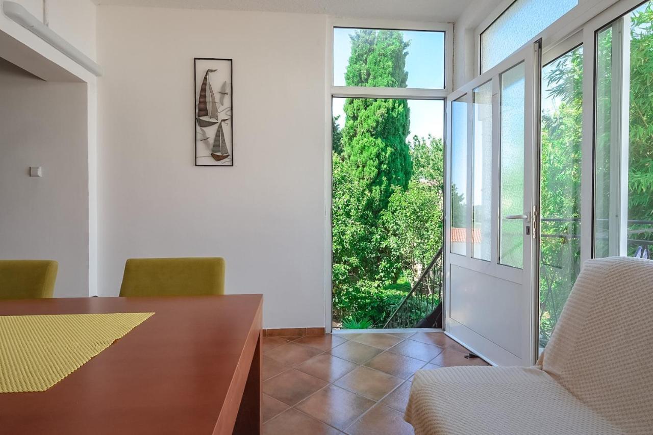 Apartmani Nina Rovigno Esterno foto