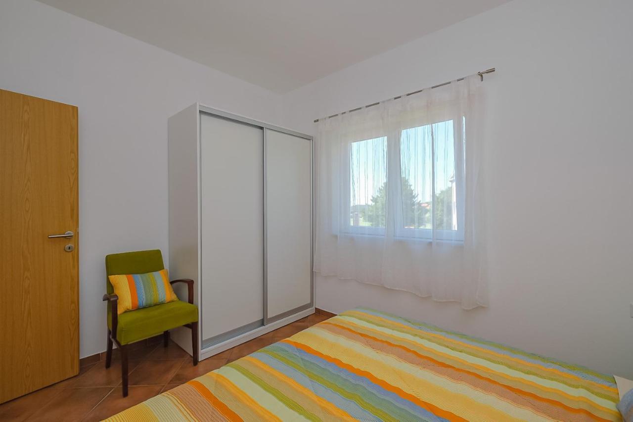 Apartmani Nina Rovigno Esterno foto